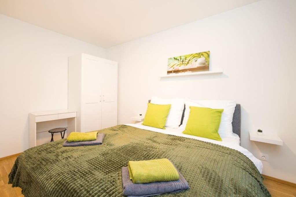 Premium City Apartment With Balcony! Free Garage Parking Included! فيينا المظهر الخارجي الصورة