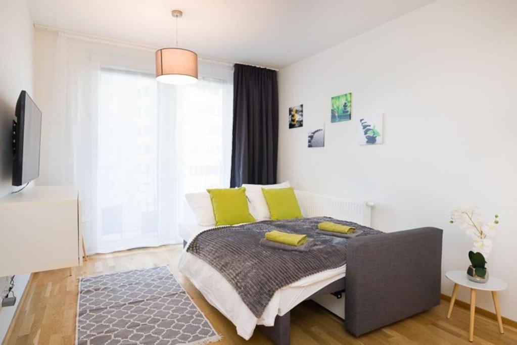 Premium City Apartment With Balcony! Free Garage Parking Included! فيينا المظهر الخارجي الصورة