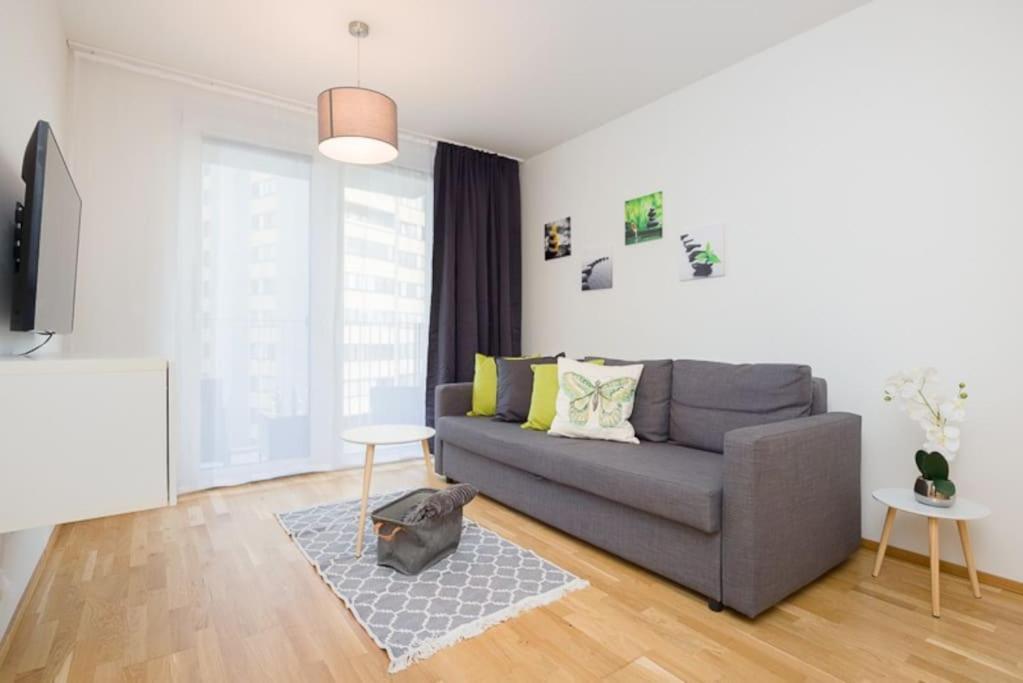 Premium City Apartment With Balcony! Free Garage Parking Included! فيينا المظهر الخارجي الصورة
